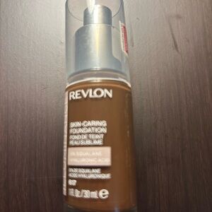Revlon‎ Skin-Caring Foundation in Deep Brown